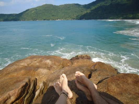 A Praia do Cachadaço, em Trindade, Rio de Janeiro, foi fotografada por Tamiris Crepalde