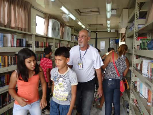 ... e atende cidades onde, geralmente, não existem outras bibliotecas.