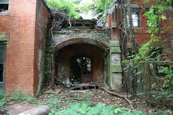 Em 1885 esta ilha foi usada como um depósito de pessoas com varíola e febre tifoide e, mais tarde, um centro de reabilitação e prisão. Ela está abandonada desde 1963.