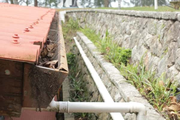 Detalhe do sistema de captação da água da chuva do telhado  - Foto: Victor Sousa