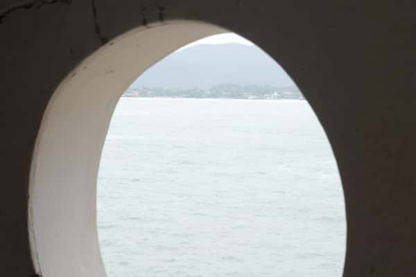 Vista para a Praia de Pernambuco do depósito da ilha