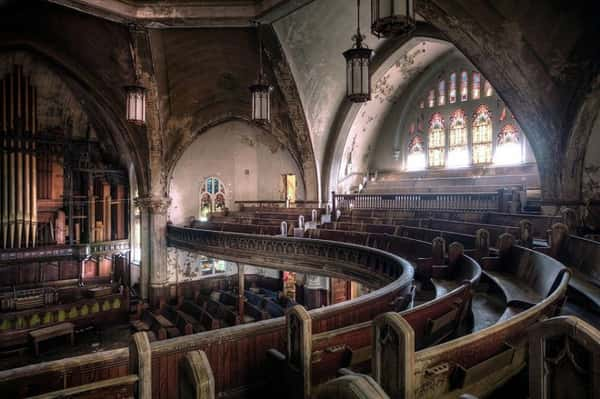 A Igreja Presbiteriana Woodward Avenue, em Detroit, em mau estado depois de anos de negligência. [Michigan, EUA]