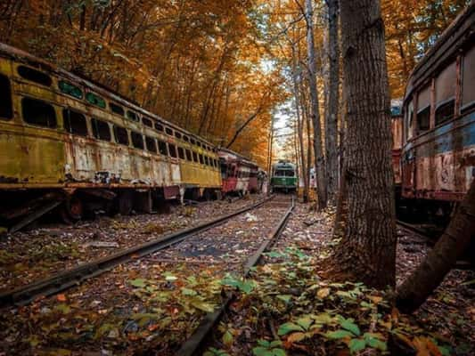 Depósito de carros abandonado, fundado em 1986. [Pensilvânia, EUA]