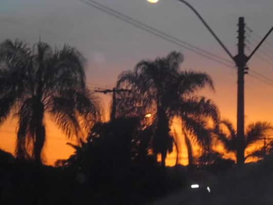 Sexta feira chegou,com um maravilhoso final de tarde com esse pôr-do sol magnífico.