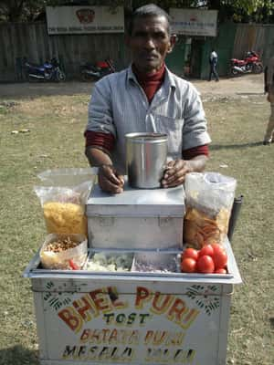 Vendedor de Bhel Puri (Foto: Matheus Pinheiro de Oliveira e Silva)