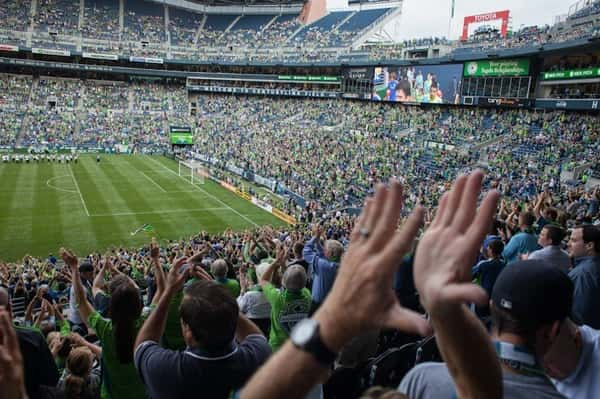 Torcida lota a arena CenturyLink e embala os jogos do Sounders | Crédito: David Ryder.