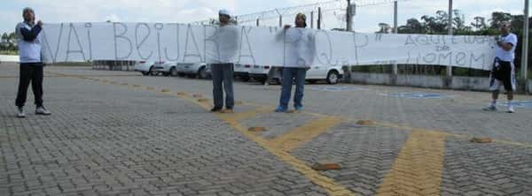 Torcida Camisa 12 no CT do Corinthians em  2013