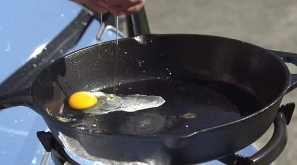 O fogão sustentável usa a luz solar para cozinhar alimentos (Foto: Divulgação/One Earth Designs)