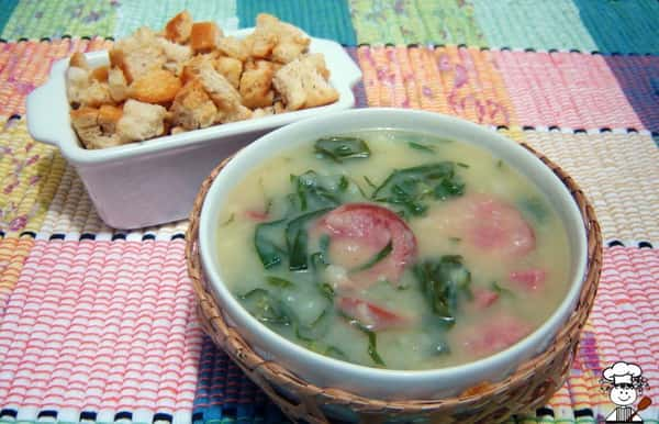 Caldo verde com calabresa. Foto: Reprodução