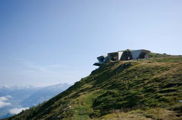 O 'Messner Mountain Museum Corones' está localizado em uma montanha (Foto: Reprodução)