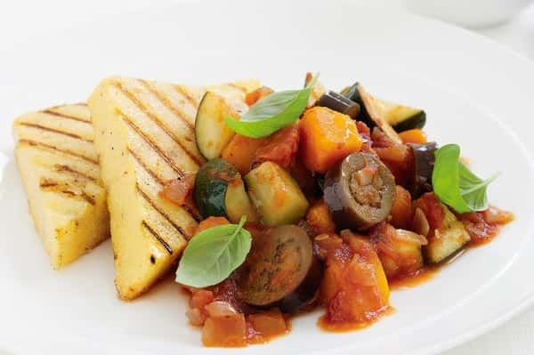 Polenta com ratatouille