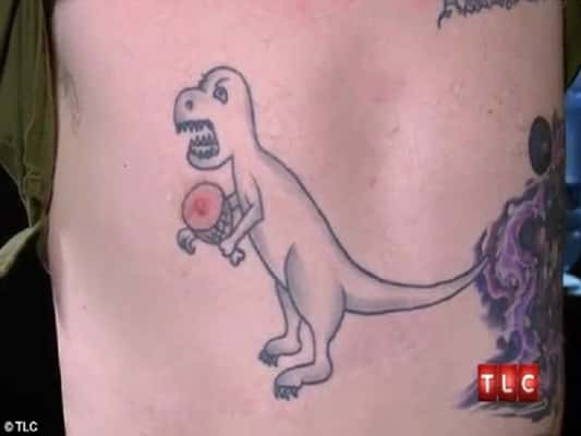 A nova tendência das tatuagens é nos mamilos (Imagem: Divulgação)