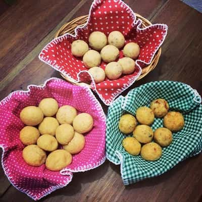 nhó pão de queijo participa da feira na Praça Paris