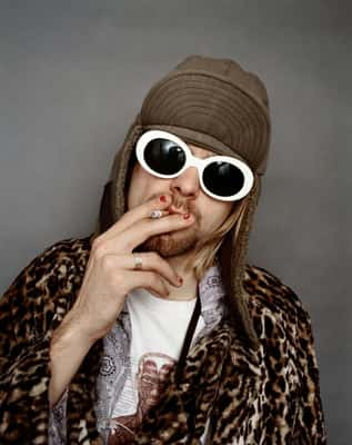  Kurt Cobain em foto tirada por Jesse Frohman. Logo depois, Kurt se suicidou em 1994 