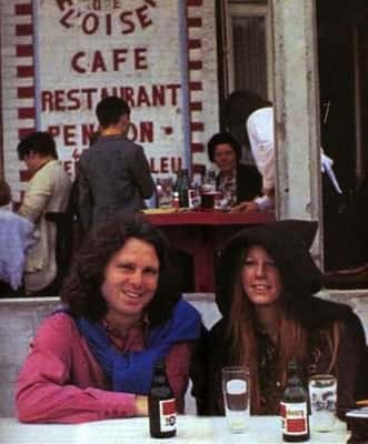 Jim Morrison e Pamela Courson cinco dias antes da morte do cantor, na França, em 1971