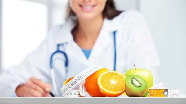 1- Contar com a ajuda de um nutricionista para começar e manter consultas de acompanhamento