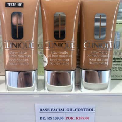 Base facial oil-control Clinique: de R$ 139 por R$ 99