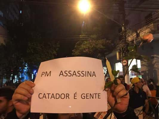 Manifestantes protestam pela morte de Ricardo Nascimento por PM