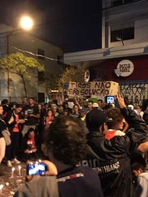 Manifestantes protestam pela morte de Ricardo Nascimento por PM