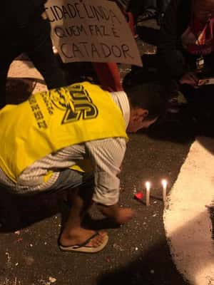 Manifestantes protestam pela morte de Ricardo Nascimento por PM