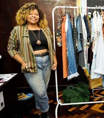 Yasmin Falcão é empreendedora e uma das idealizadoras do BAZAR DAYA, onde procura trazer um pouco do slow fashion para o cotidiano de cada pessoa BAZAR DAYA, onde procura trazer um pouco do slow fashion para o cotidiano de cada pessoa. 