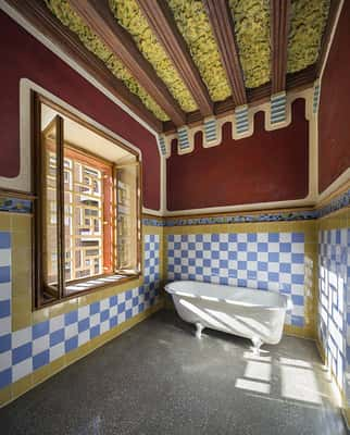 Um dos banheiros da Casa Vicens