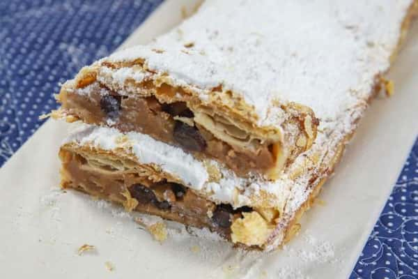 O strudel é um doce folhado típico da Hungria