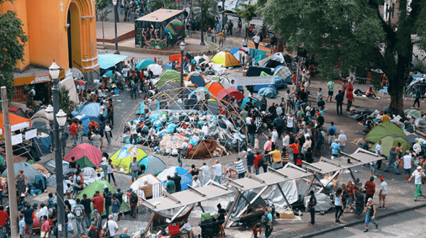 Acampamento no Largo do Paissandu, onde estão algumas famílias que viviam no prédio