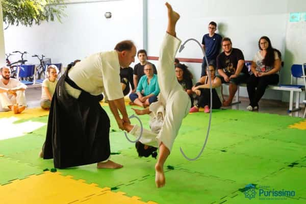 Aulas de física com artes marciais