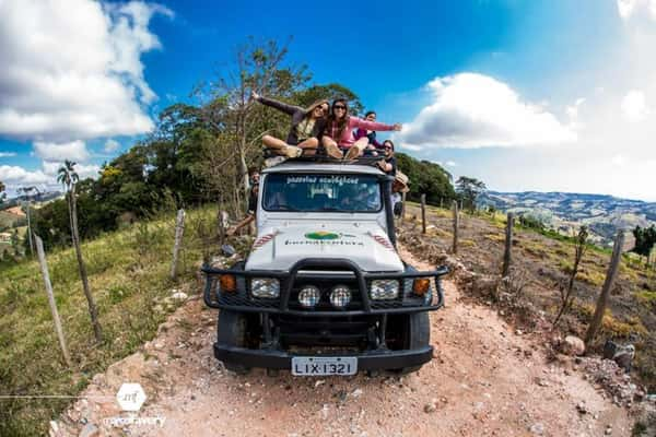 Passeio de 4x4 é uma das atrações de Bueno Brandão