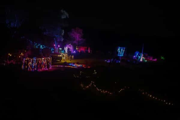 Máscaras de luz na Festa das Luzes, no Jardim Uaná Etê