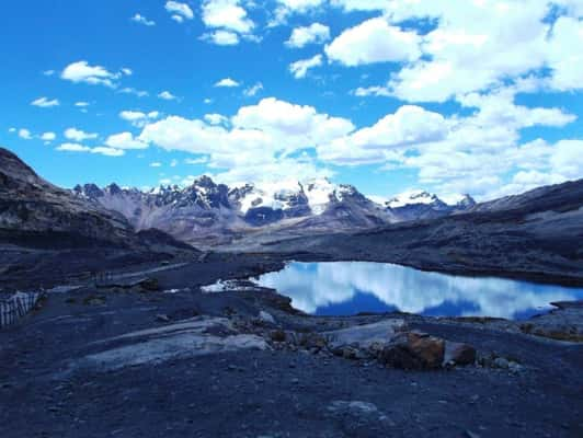 Montanhas do Glaciar Pastoruri