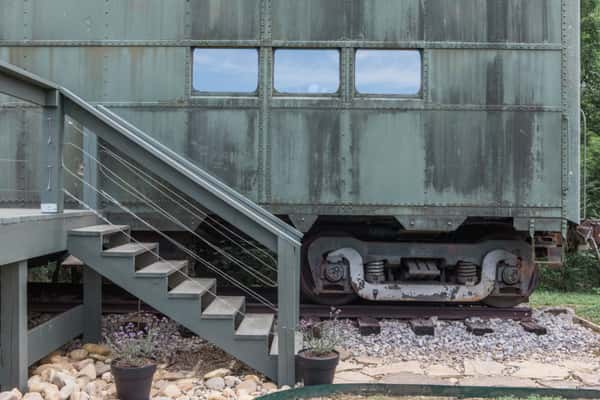 Quer viajar ao passado? Então essa é a melhor escolha. Totalmente reformada, essa casa um dia já foi parte de um trem usado na segunda Guerra Mundial