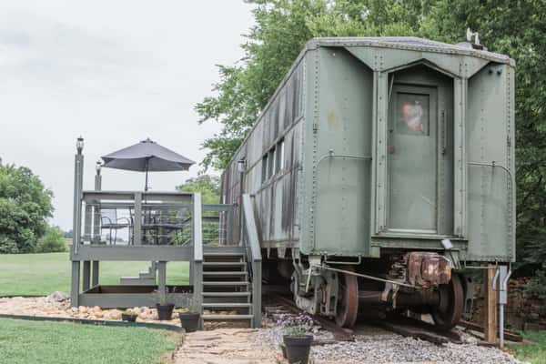 Quer viajar ao passado? Então essa é a melhor escolha. Totalmente reformada, essa casa um dia já foi parte de um trem usado na segunda Guerra Mundial