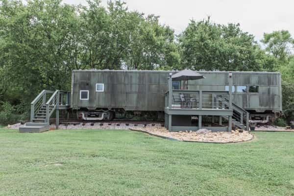 Quer viajar ao passado? Então essa é a melhor escolha. Totalmente reformada, essa casa um dia já foi parte de um trem usado na segunda Guerra Mundial