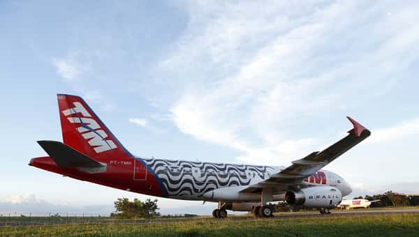 Avião da antiga TAM com pitura em homenagem aos 450 anos do Rio de Janeiro