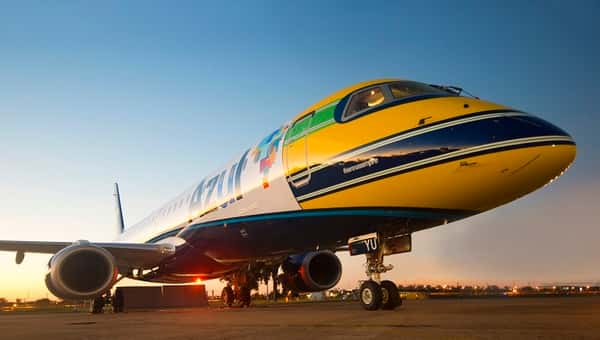 Avião da Azul com homenagem aos 20 anos da morte do piloto Ayrton Senna