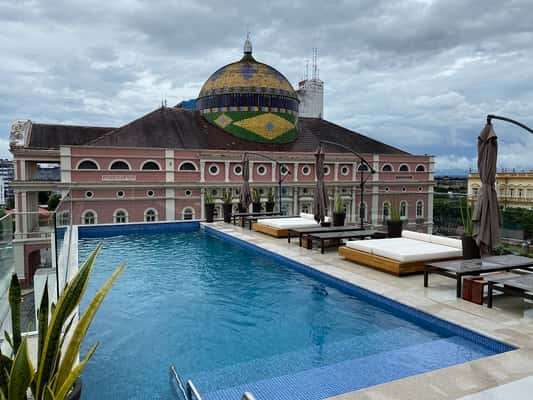 O novíssimo hotel Juma Ópera fica ao lado do Teatro Amazonas fica ao lado