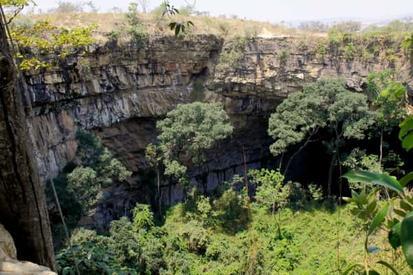 O Buraco das Araras Uma das maiores dolinas de colapso do Brasil e a segunda maior do Centro-Oeste