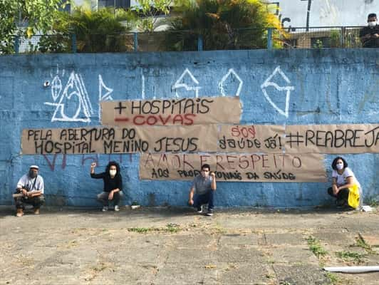 Moradores realizaram um ato com em frente ao hospital no dia 6 de maio