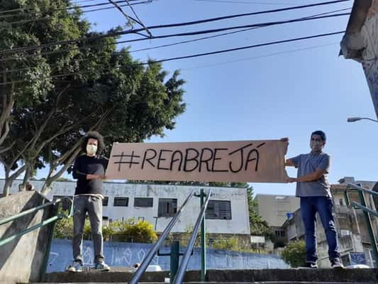 Moradores realizaram um ato com em frente ao hospital no dia 6 de maio