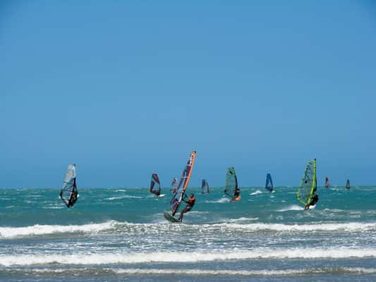 O que fazer em Jericoacoara: a pratica de windsurf é muito comum na cidade