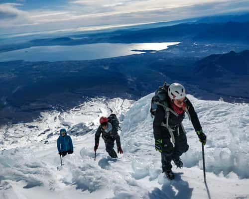 Subida à cratera do vulcão Villarrica, em Pucón, no Chile