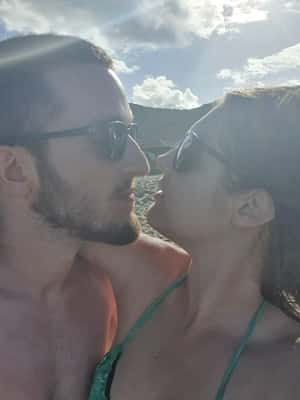 Jeanne Schmidt e Guilherme Parolin são moradores do Rio Grande do Sul que se conheceram no Bumble e estão prestes a completar 1 ano e quatro meses de relacionamento