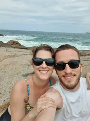 Jeanne Schmidt e Guilherme Parolin são moradores do Rio Grande do Sul que se conheceram no Bumble e estão prestes a completar 1 ano e quatro meses de relacionamento