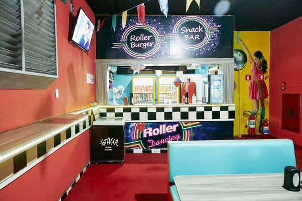 O Achado Elo do Roller Dancing é a possibilidade de dar um rolê sobre rodinhas com seus amigos e sua família, além de saborear um delicioso milkshake na lanchonete do lugar