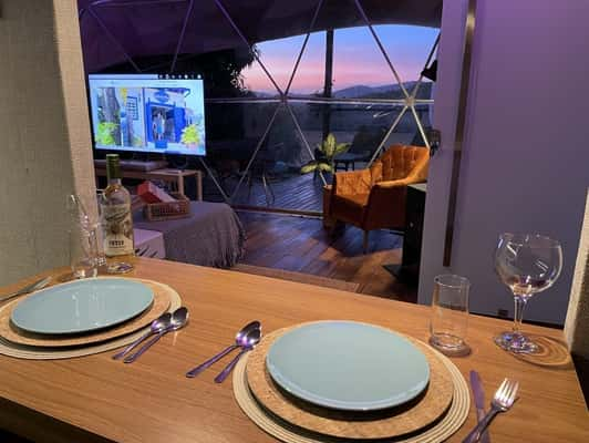 Interior do Olho do Dragão e vista para as serras de Pirenópolis