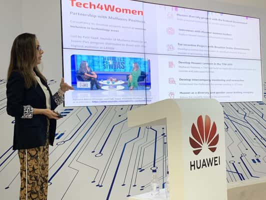 Esta iniciativa tem como objetivo impactar cerca de 5 milhões de mulheres, que terão acesso aos cursos gratuitos da Huawei no app Mulheres Positivas