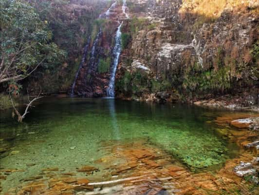  A Lagoa Azul, que dependendo da luz e condições climáticas as águas mudam de tom