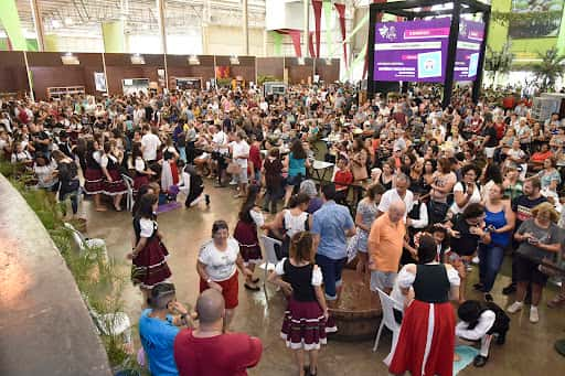 Durante a festa, foram comercializados cerca de 25 mil quilos de frutas, sendo quase 15 mil quilos apenas da uva niágara